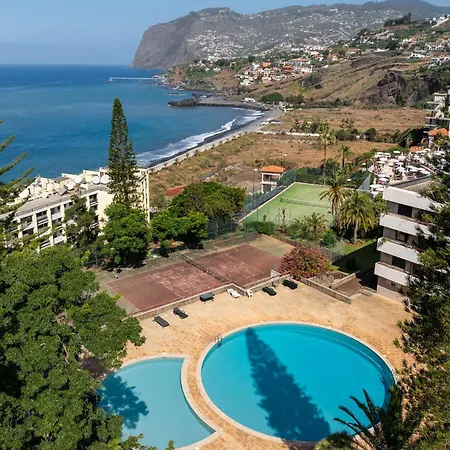 Monumental 10 By An Island * Funchal (Madeira)