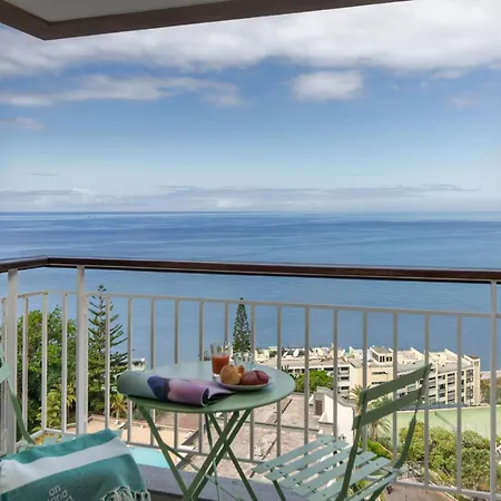 Monumental 10 By An Island Apartman