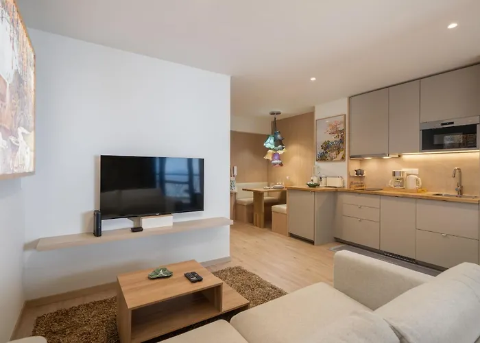 דירה Monumental 10 By An Island *