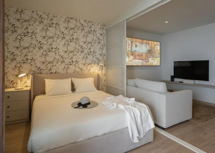 Monumental 10 By An Island