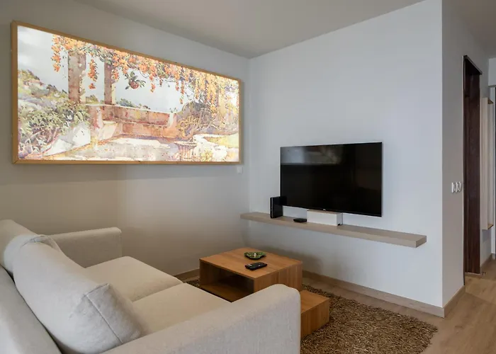 Monumental 10 By An Island