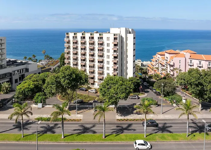 Monumental 10 By An Island * פונשל