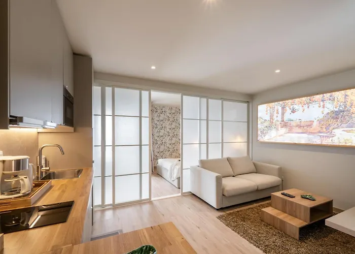 Monumental 10 By An Island פונשל